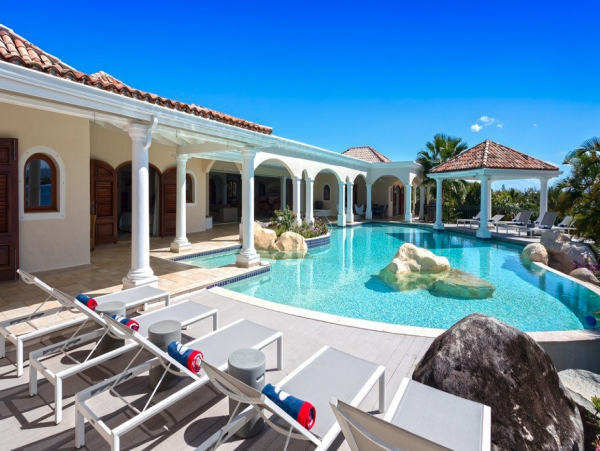 Bay Beachfront Luxury Six Bedroom Home in Saint Martin